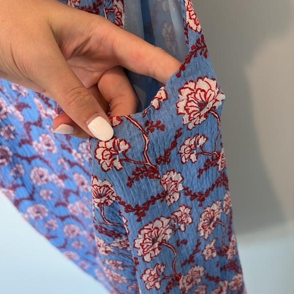 A.L.C Foley Top in Blue & Red Multi Silk Flutter Sleeve Floral Size 10 - Picture 10 of 11